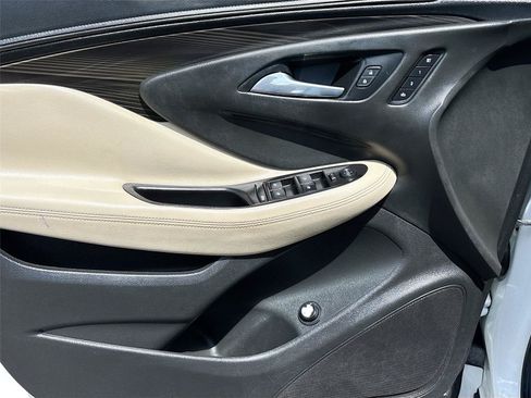 Used 2019 Buick Envision Essence FWD image 18
