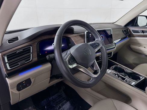 Certified 2025 Volkswagen Atlas SEL AWD/4WD image 4