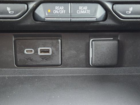 Used 2022 Chevrolet Suburban Z71 w/ Z71 Off-Road Package image 21