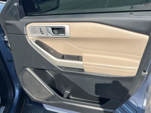 Used 2021 Ford Explorer Limited w/ Equipment Group 301A AWD/4WD image 33