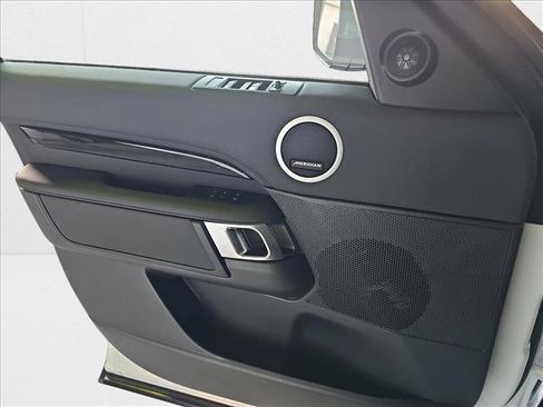 New 2025 Land Rover Discovery S image 27