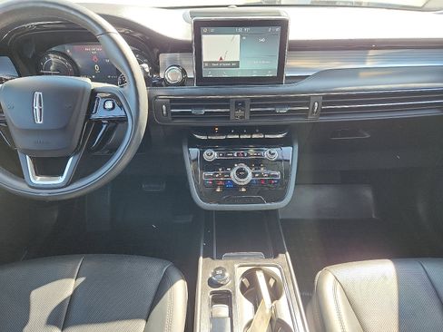 Used 2022 Lincoln Corsair AWD w/ Premium Package image 9