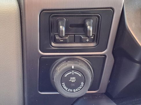 Used 2022 Ford F350 Limited image 12