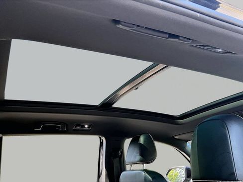 Used 2022 Volkswagen Atlas Cross Sport SE w/ Panoramic Sunroof Package AWD/4WD image 15