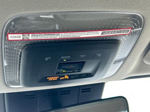 Used 2025 Toyota Prius XLE image 18