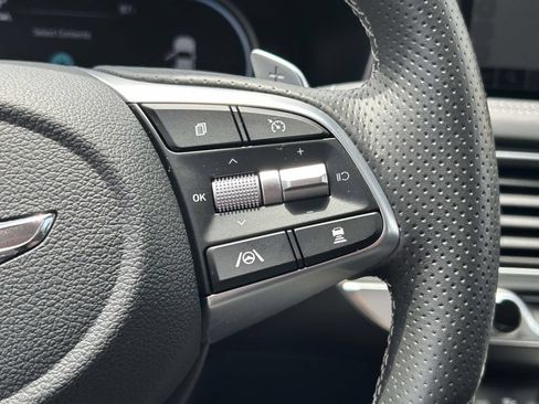 Used 2022 Genesis G70 2.0T RWD image 21