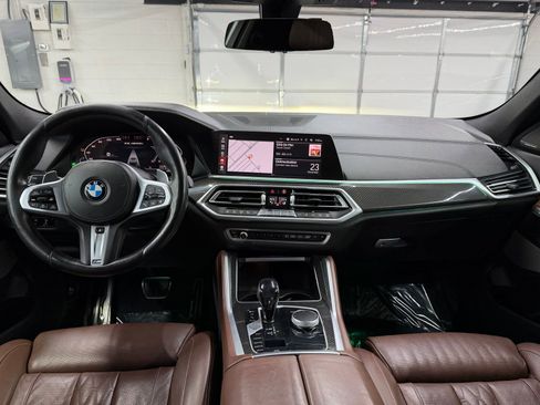 Used 2021 BMW X6 M50i image 12
