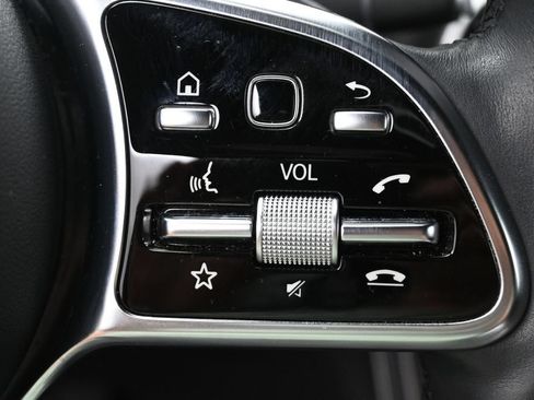 Used 2020 Mercedes-Benz GLC 300 4MATIC image 19