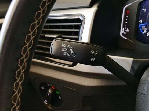 Used 2022 Volkswagen Atlas Cross Sport SE image 26