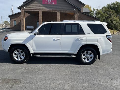 Used 2018 Toyota 4Runner SR5 Premium AWD/4WD image 2