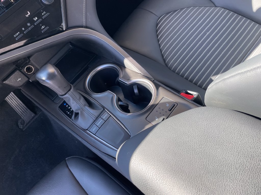 Used 2024 Toyota Camry SE w/ Cold Weather Package FWD image 18