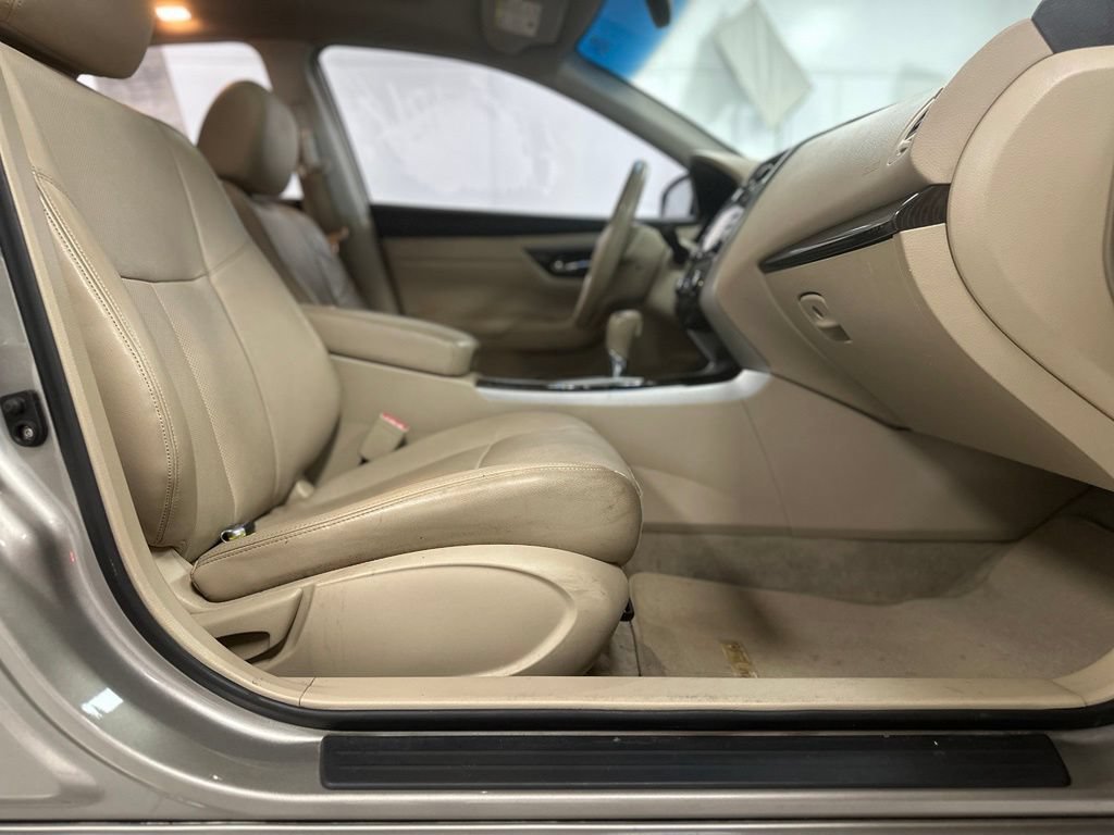 Used 2013 Nissan Altima 2.5 SL FWD image 21