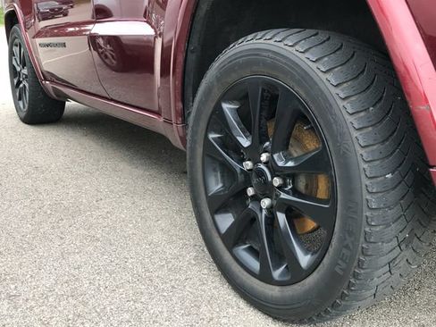 Used 2017 Jeep Grand Cherokee Altitude AWD/4WD image 7