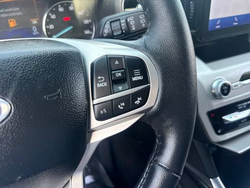 Used 2024 Ford Explorer XLT w/ Equipment Group 202A AWD/4WD image 40