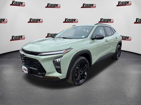 Used 2025 Chevrolet Trax ACTIV w/ Driver Confidence Package image 1