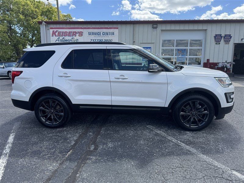 Used 2017 Ford Explorer XLT w/ Equipment Group 202A AWD/4WD image 1