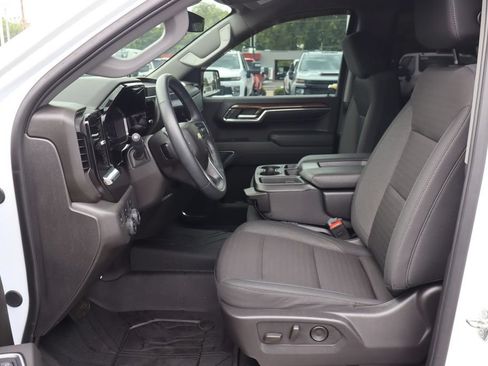 Used 2024 Chevrolet Silverado 1500 LT AWD/4WD image 4