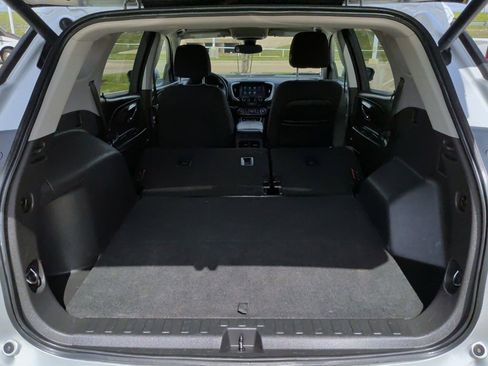 Used 2022 GMC Terrain SLE w/ Driver Convenience Package FWD image 40