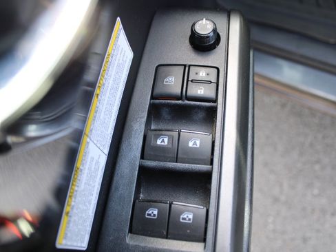 Used 2020 Toyota Tacoma TRD Off-Road w/ Technology Package image 19