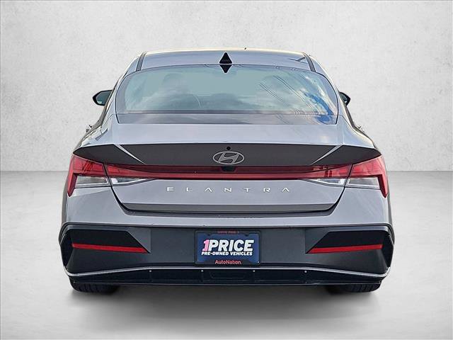 Used 2025 Hyundai Elantra SEL FWD image 7