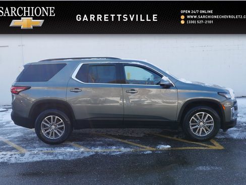 Used 2023 Chevrolet Traverse LT image 1