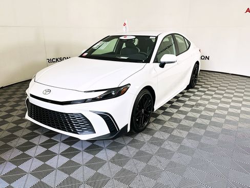 Used 2026 Toyota Camry SE image 7