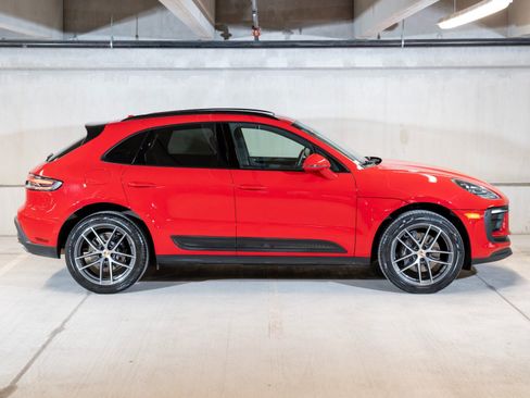 Certified 2024 Porsche Macan AWD/4WD image 8