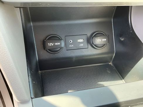 Used 2020 Hyundai Elantra SE image 32