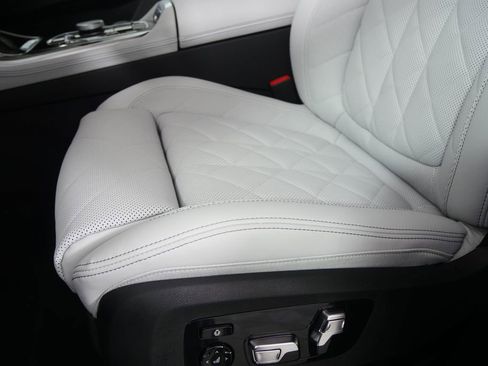 New 2026 BMW X5 xDrive50e image 9