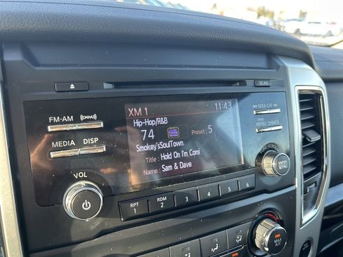 Used 2018 Nissan Titan SV image 13