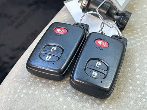 Used 2013 Toyota Prius V Two image 33