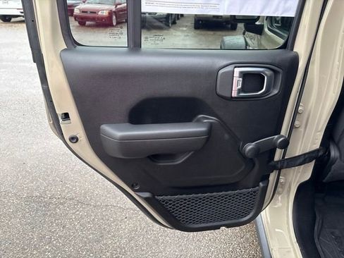 Used 2022 Jeep Wrangler Unlimited Sport AWD/4WD image 19