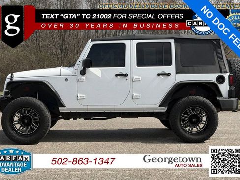 Used 2016 Jeep Wrangler Unlimited Sahara w/ Connectivity Group AWD/4WD image 34