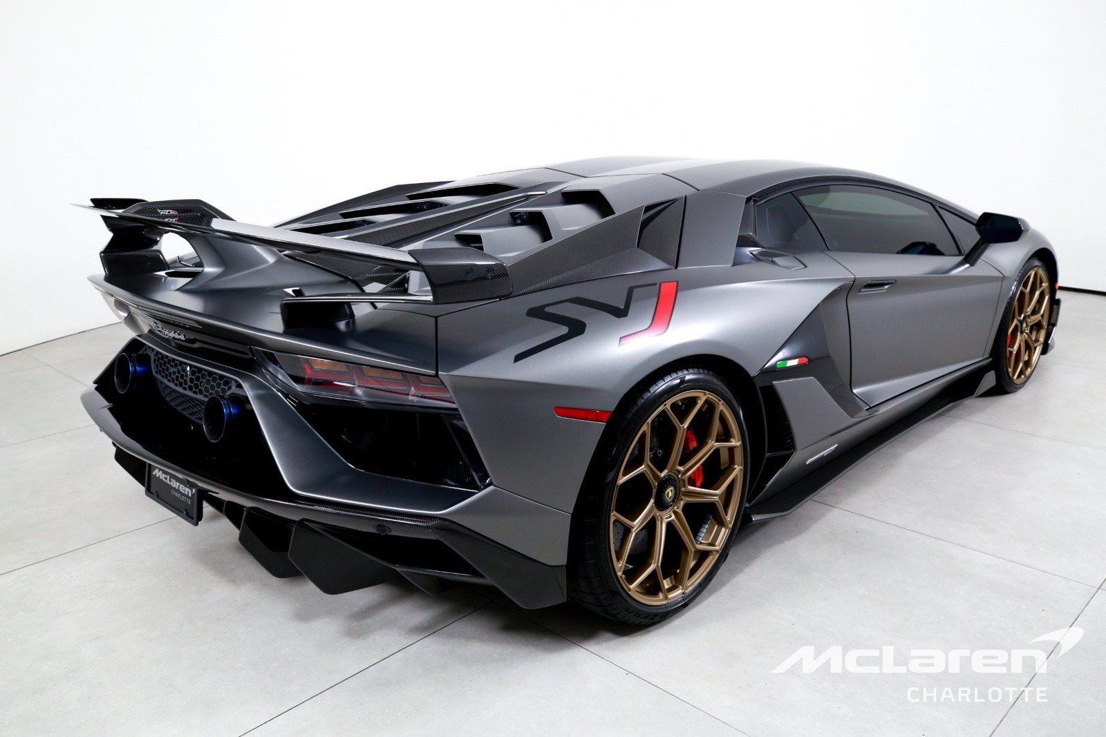 Used 2020 Lamborghini Aventador SVJ AWD/4WD image 9