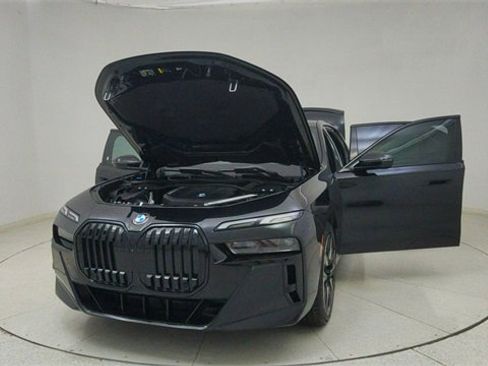 Used 2024 BMW 740i w/ Premium Package image 78