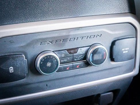 Used 2024 Ford Expedition Limited image 32