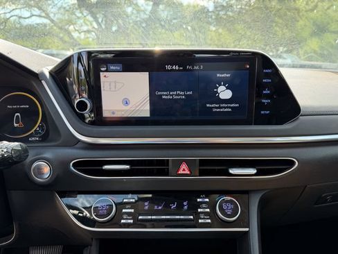 Used 2021 Hyundai Sonata Limited w/ Preferred Accessory Package FWD image 13