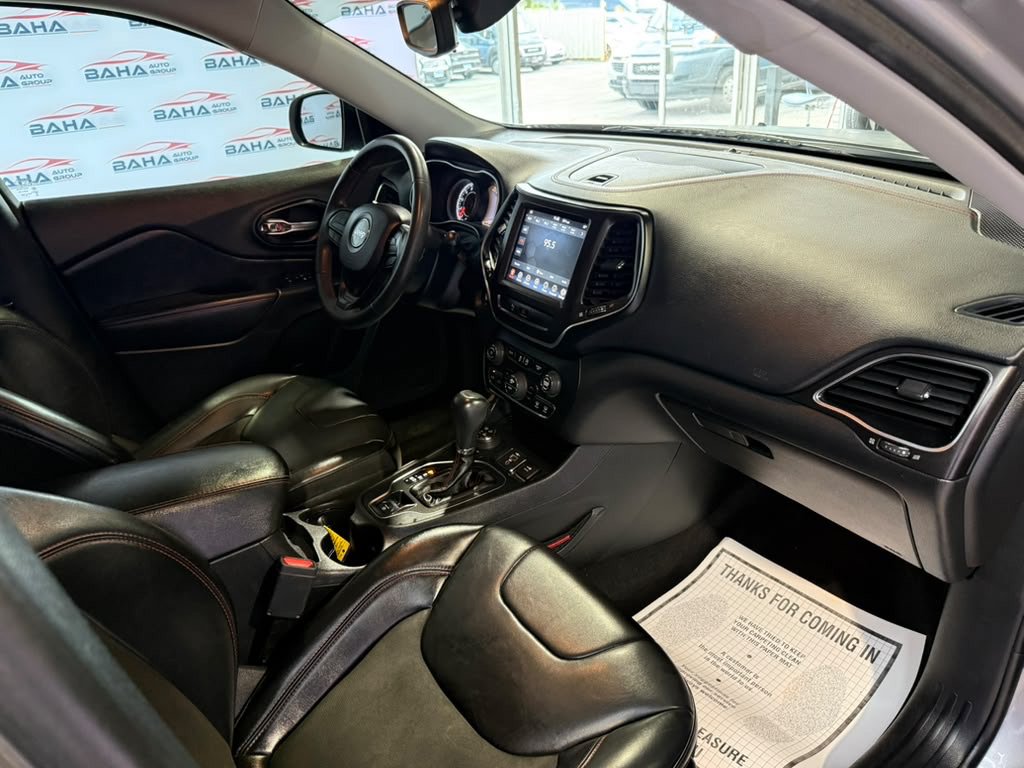 Used 2020 Jeep Cherokee Trailhawk AWD/4WD image 56
