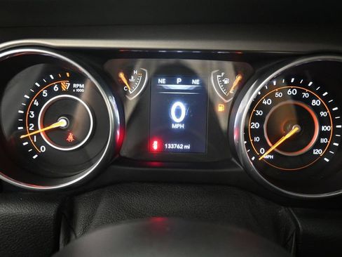 Used 2018 Jeep Wrangler Unlimited Sport AWD/4WD image 12