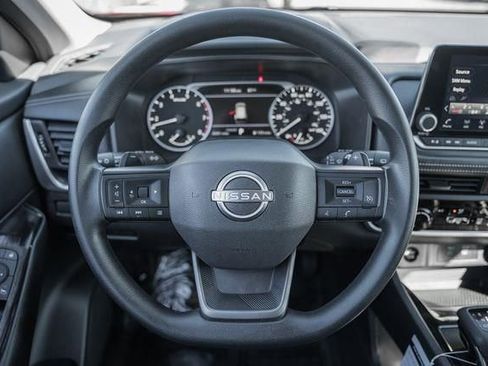 Used 2025 Nissan Rogue S image 27