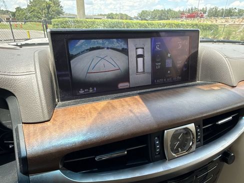 Used 2020 Lexus LX 570 4WD w/ Luxury Package image 24