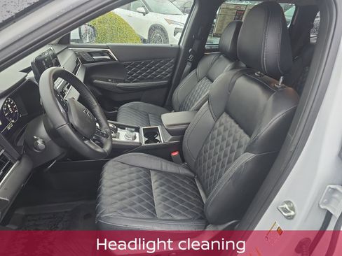 Used 2023 Mitsubishi Outlander SEL image 13