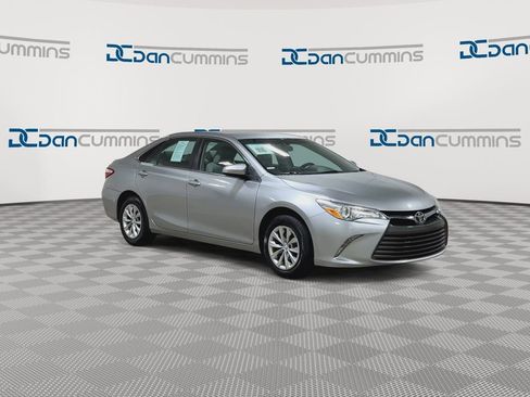 Used 2017 Toyota Camry LE FWD image 2