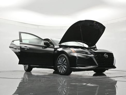 Certified 2024 Nissan Altima 2.5 SV FWD image 49