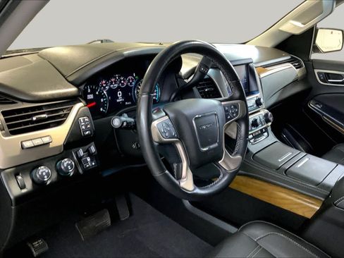 Used 2020 GMC Yukon XL Denali w/ Denali Premium Package AWD/4WD image 17