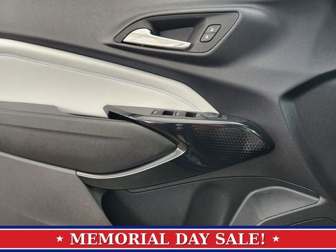 New 2026 Chevrolet Trax LT w/ LT Convenience Package FWD image 17