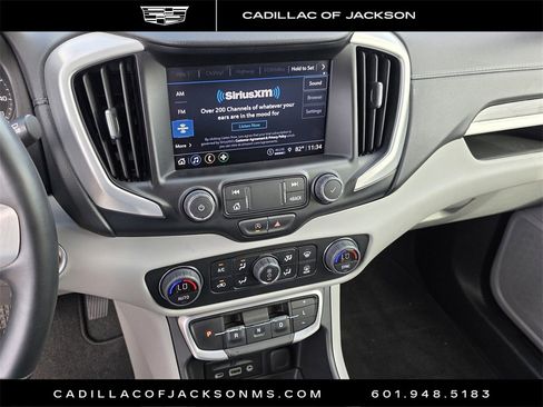 Used 2024 GMC Terrain SLT image 9