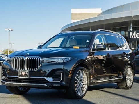 Used 2022 BMW X7 xDrive40i w/ Premium Package image 3