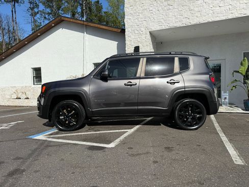 Used 2018 Jeep Renegade Altitude w/ UConnect 8.4 Nav Group image 2