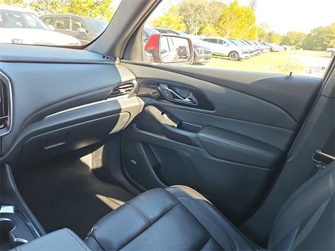 Used 2023 Chevrolet Traverse RS image 11